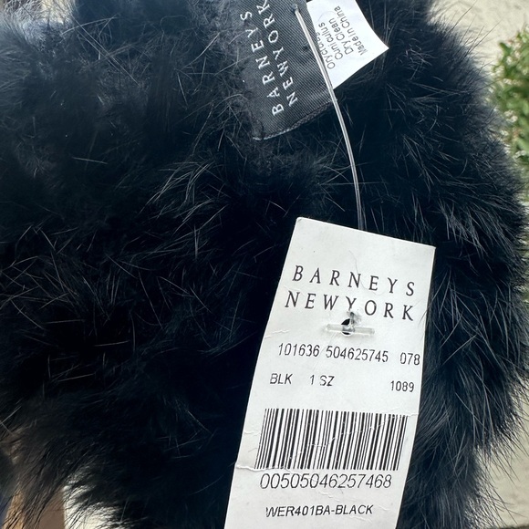 BARNEYS NEW YORK Fur Cap/Hat. Black - Picture 8 of 13